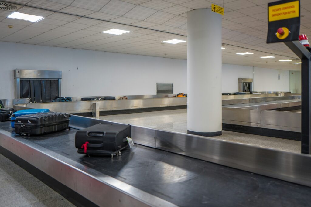 Baggage Handling in Aviation: From Check-in to Arrival and IATA Rules on Mishandled Bags